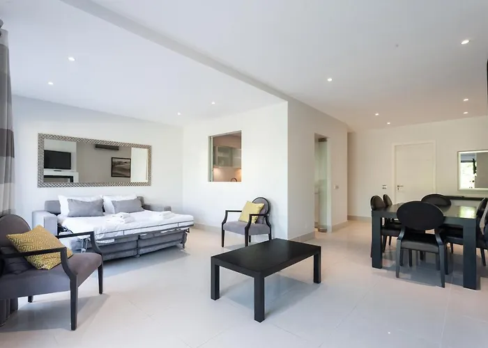 Pine Hills * 빌라모라